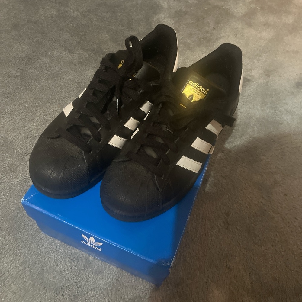 like new black adidas superstar size 8